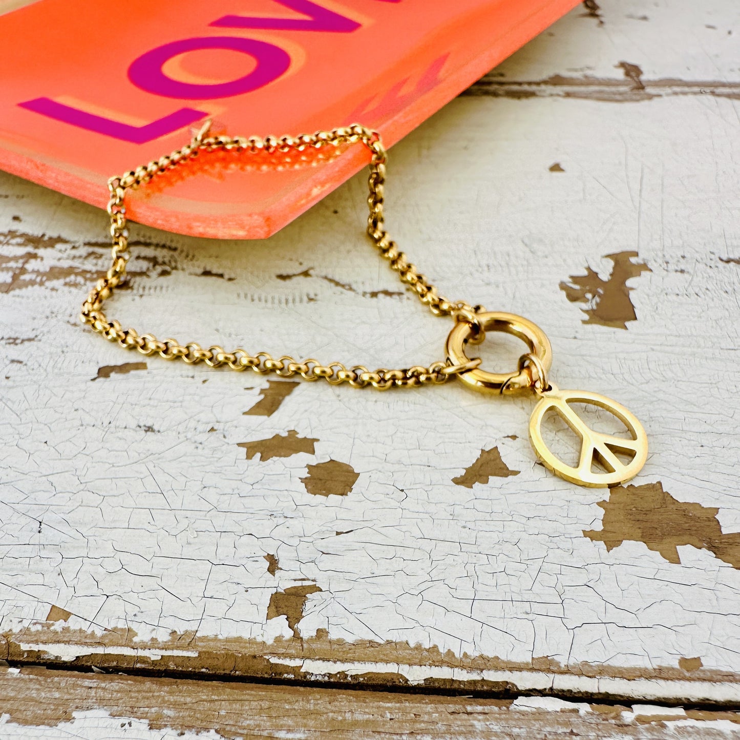 Charmarmband mit Peace