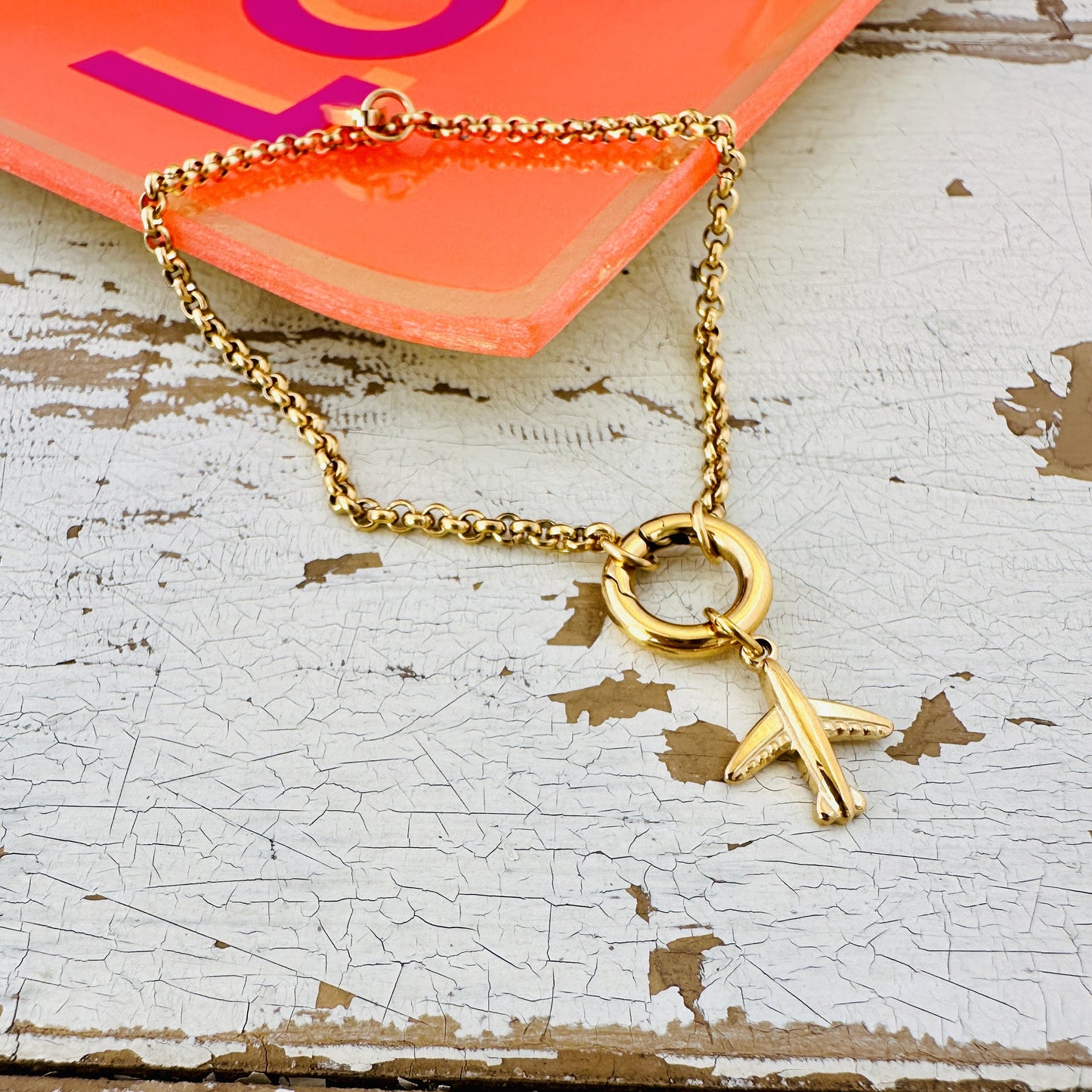 Charmarmband mit Flugzeug