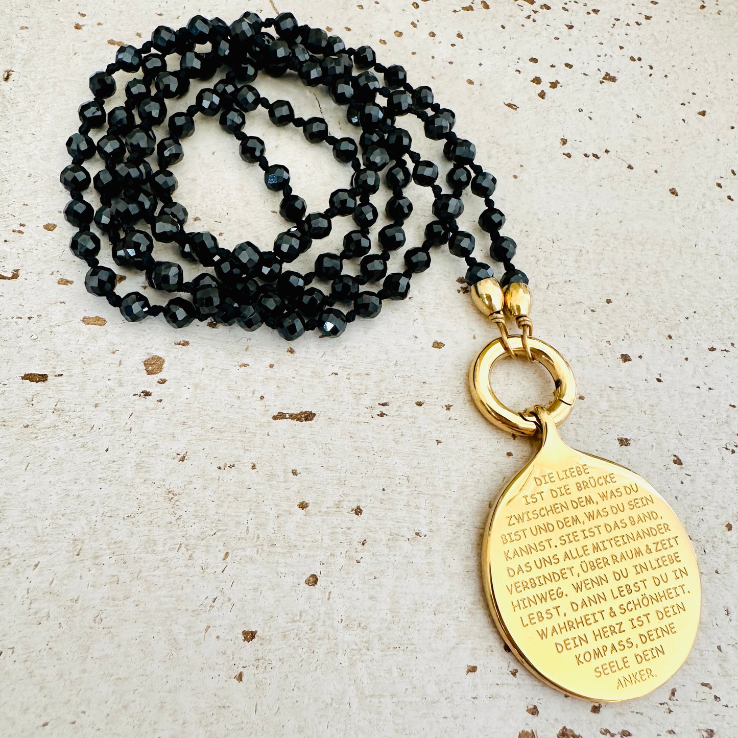 DIE LIEBE IST Anhänger - mit Spinell Edelsteinkette