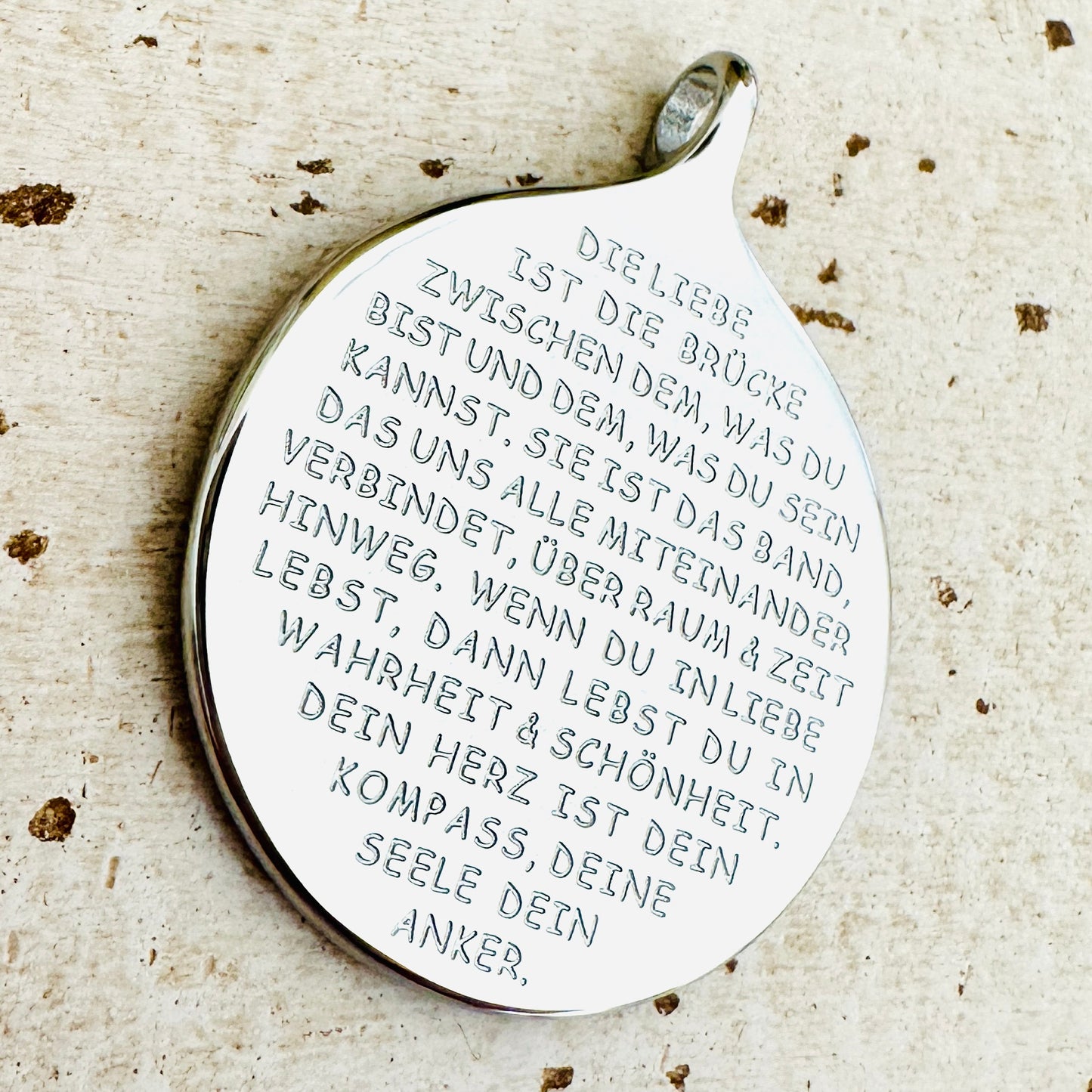 DIE LIEBE IST Anhänger - mit Bergkristall Edelsteinkette