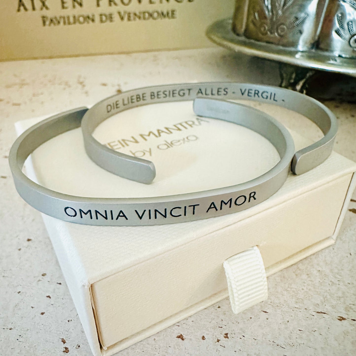 ARMREIF - OMNIA VINCIT AMOR
