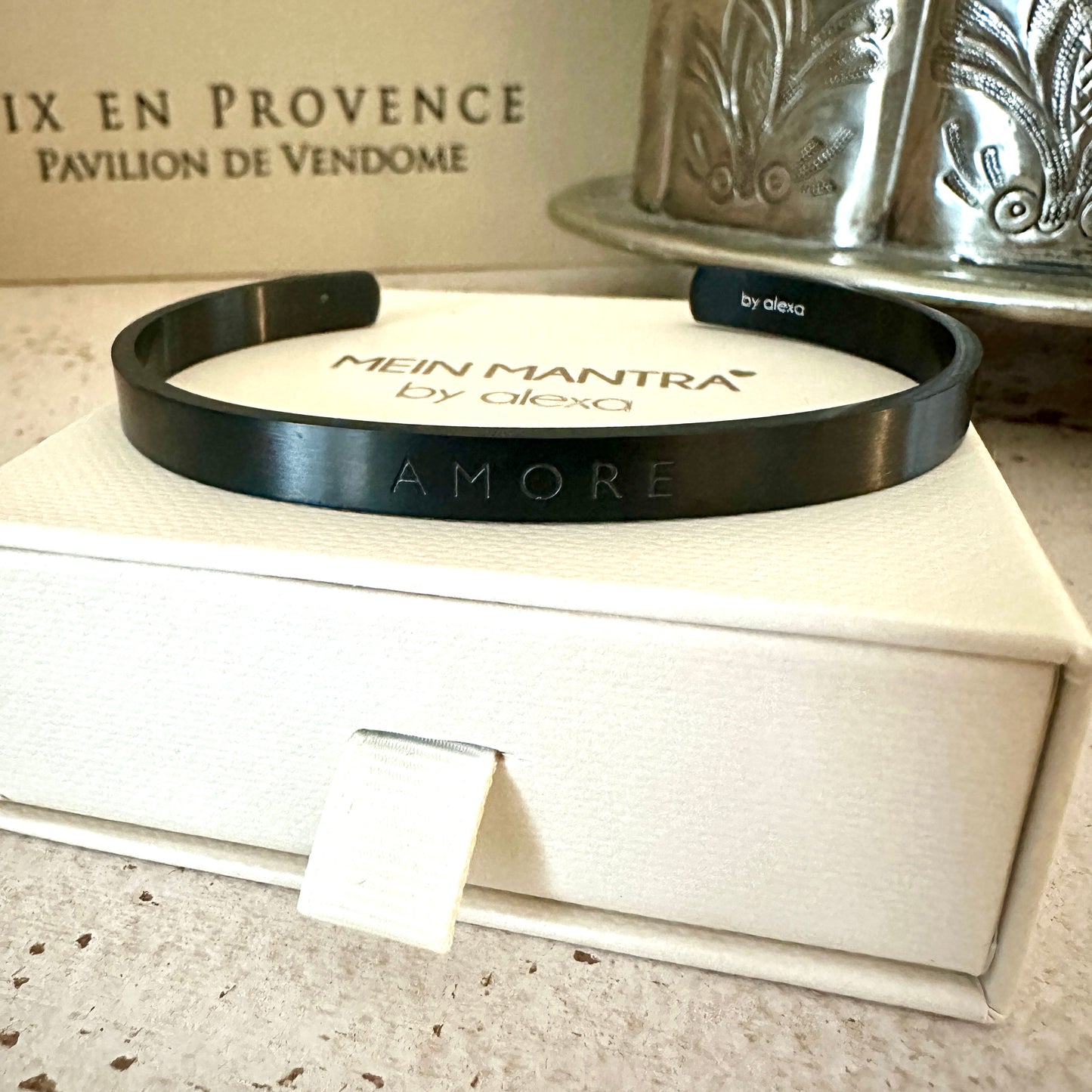 MANTRAARMREIF - A M O R E