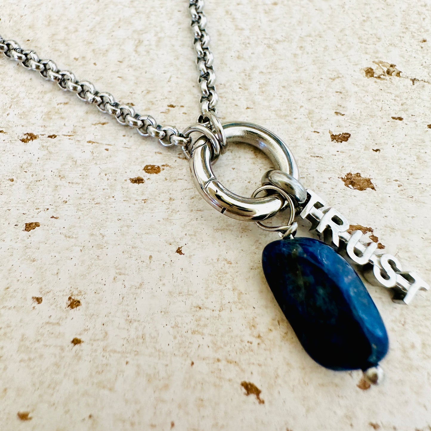 Edelsteincharm Lapislazuli