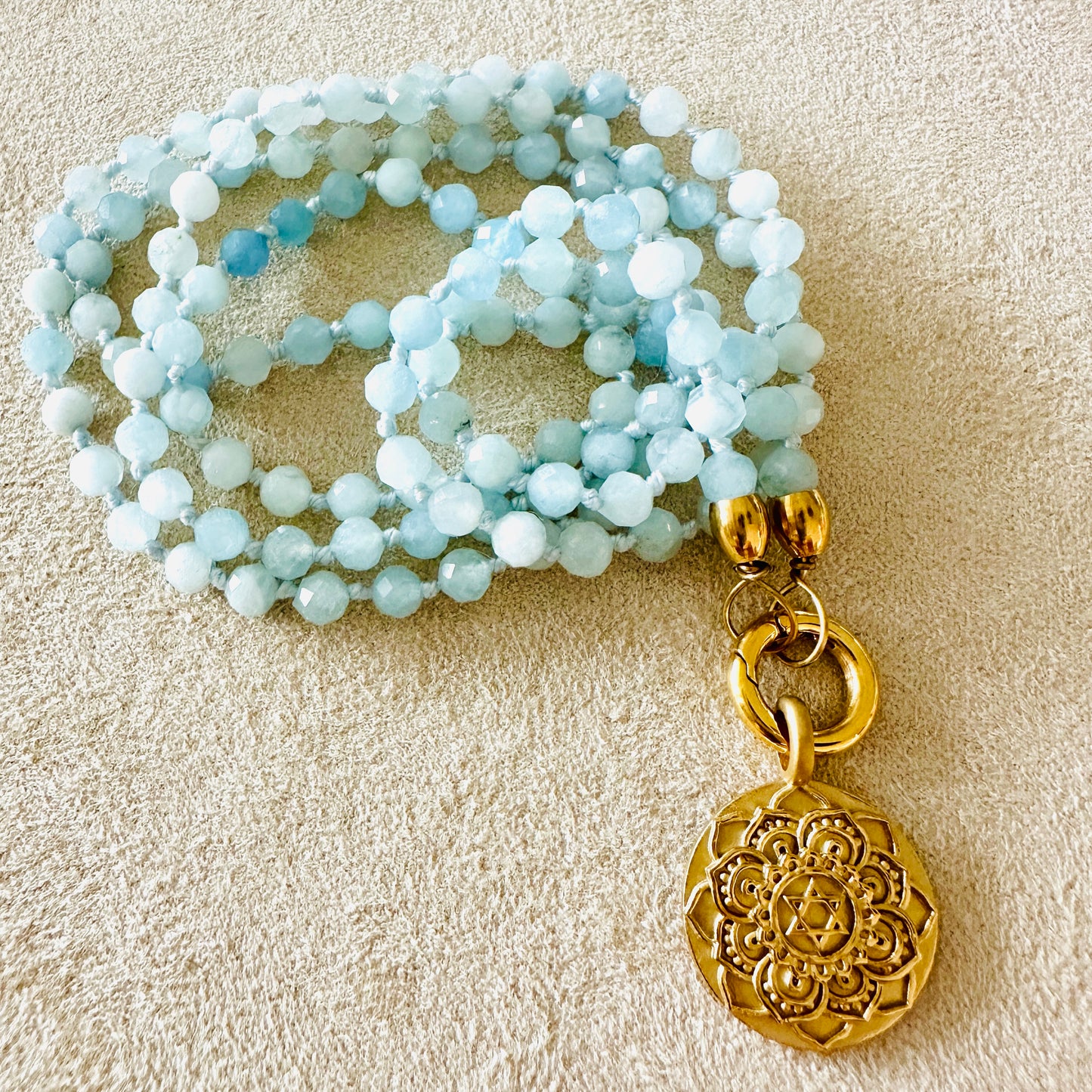 Edelsteinkette Aquamarin - Mandala "Ich Liebe"