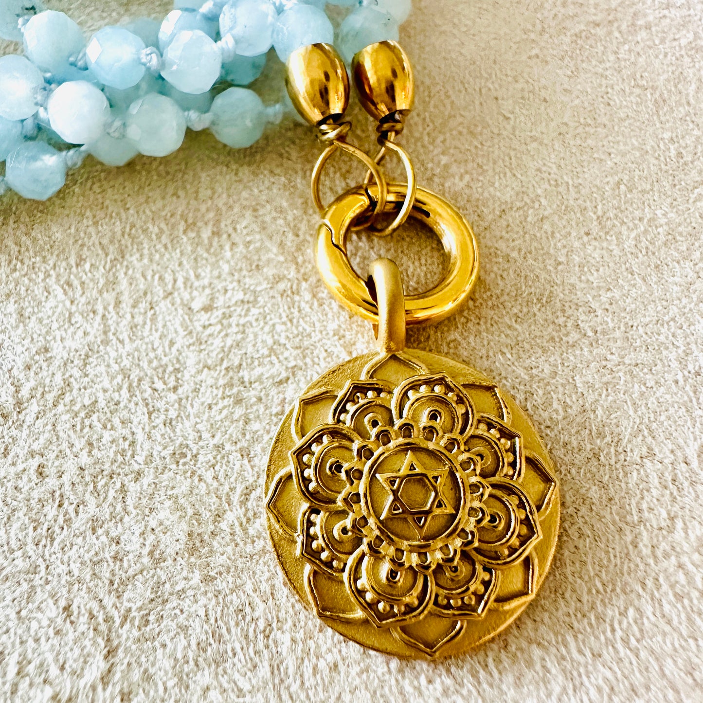 Edelsteinkette Aquamarin - Mandala "Ich Liebe"