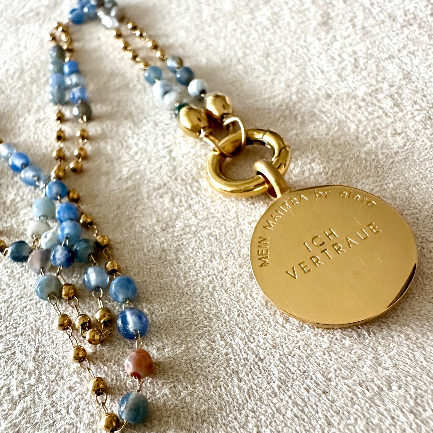 Edelsteinkette Chalcedon Blau - Mandala "Ich Vertraue"