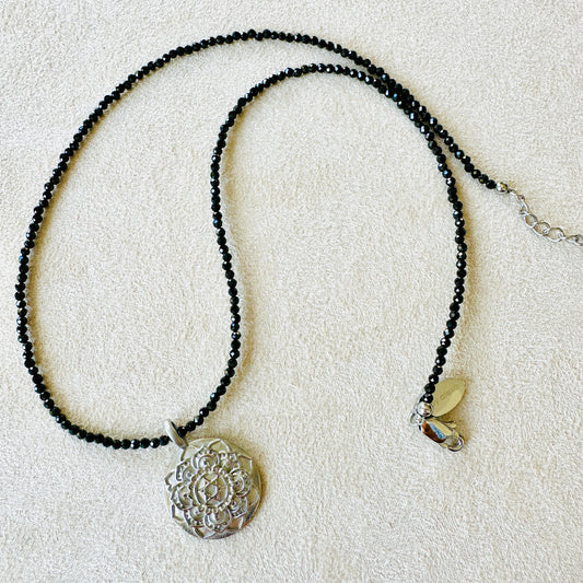 Tiny Treasure - Edelsteinkette Spinell