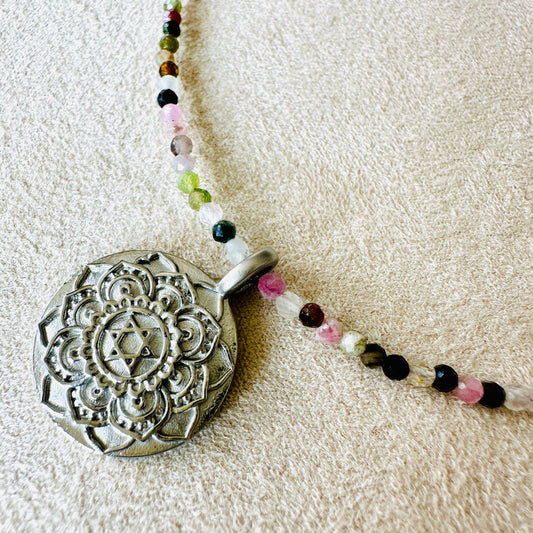 Tiny Treasure - Edelsteinkette bunter Turmalin