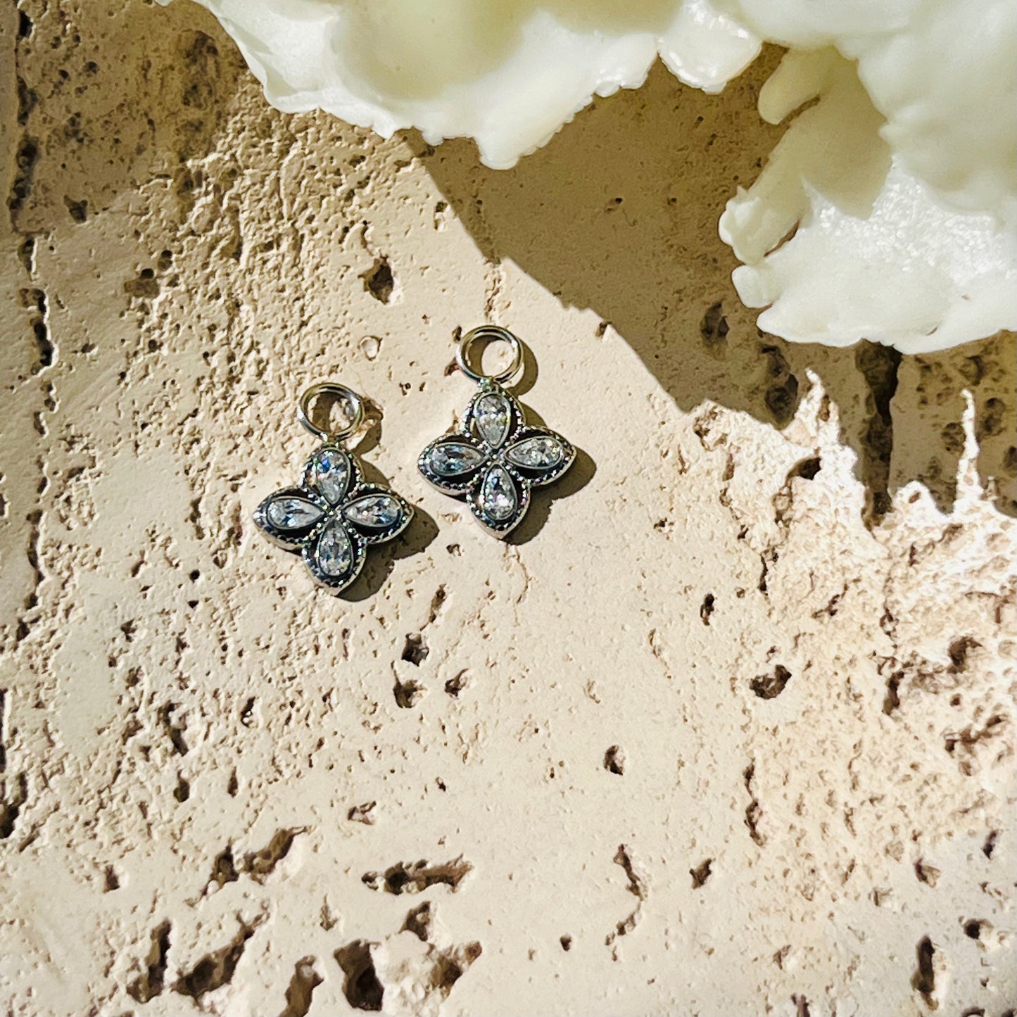 Blüten-Charms für Hoops mit CZ Zirkonia