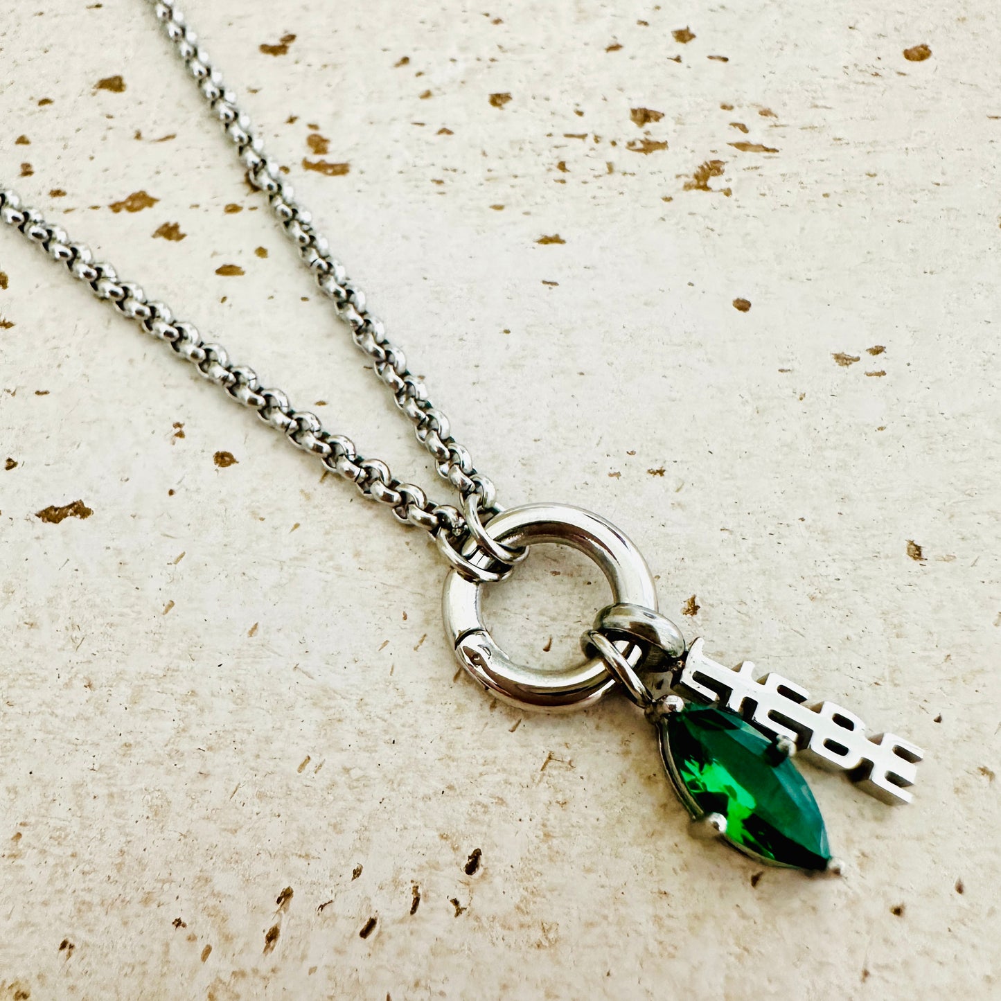 Charmkette mit Karabiner - LIEBE & Geburtstein Mai Charm