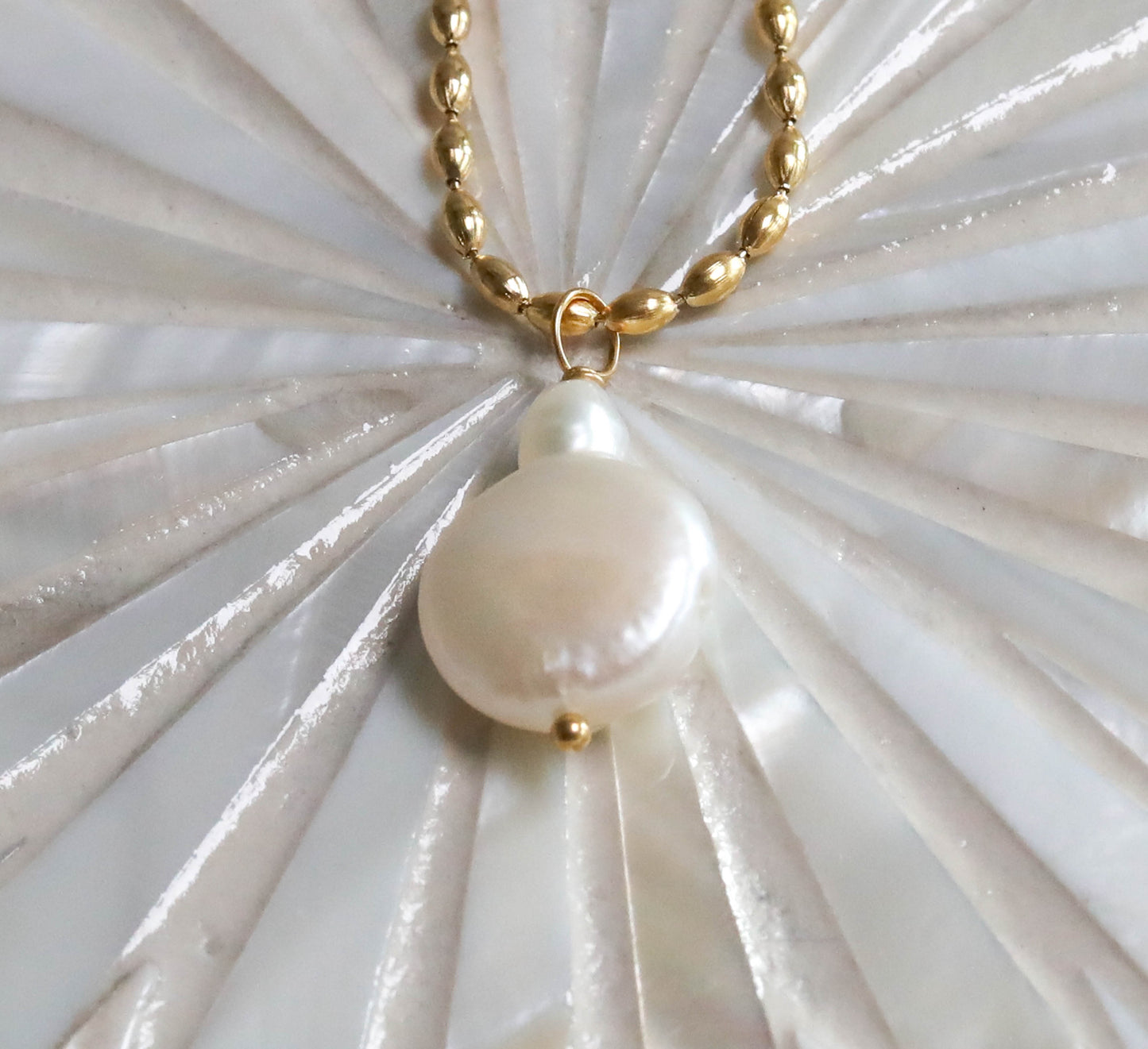 Barockperle mittel mit Olivenkette