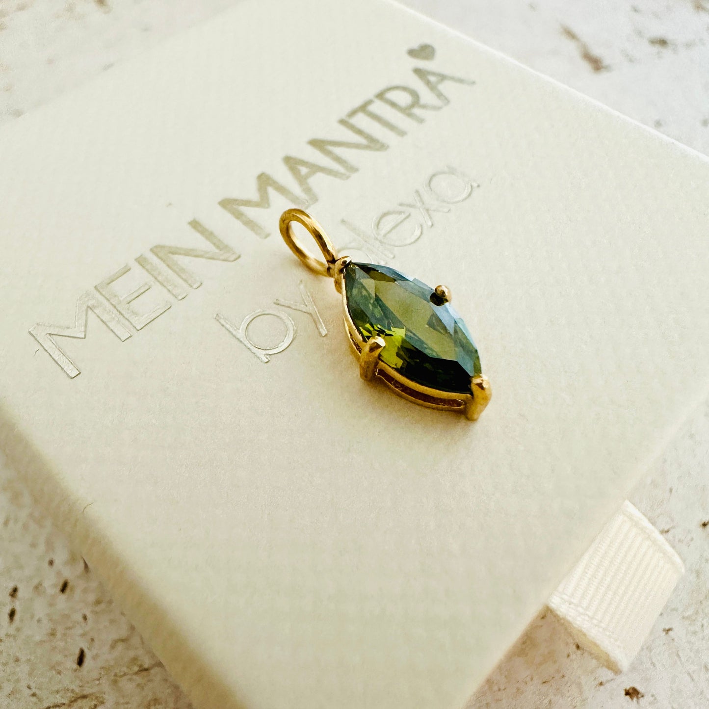 Charm Geburtsstein August