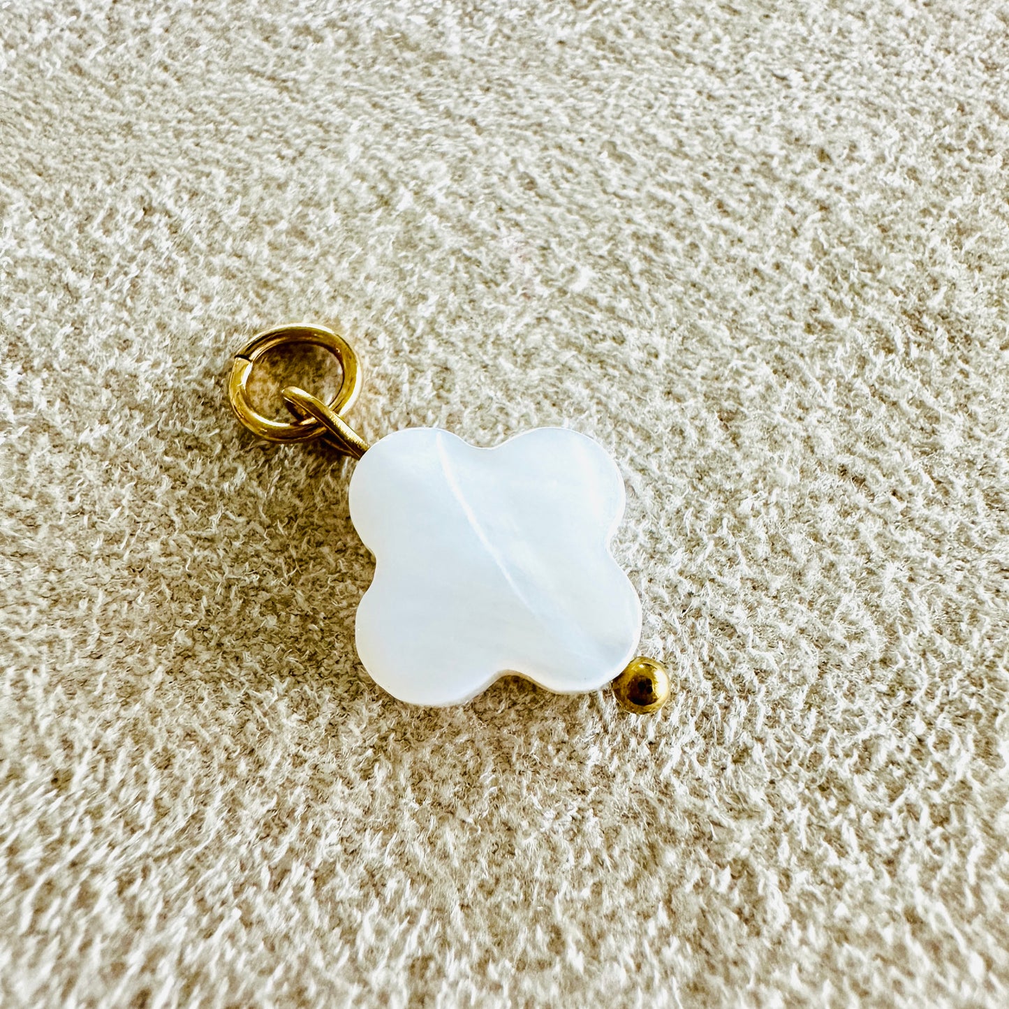 Kleeblatt-Charm aus Perlmutt