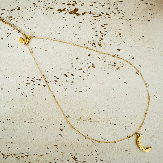 Mond mit Satellitenkette