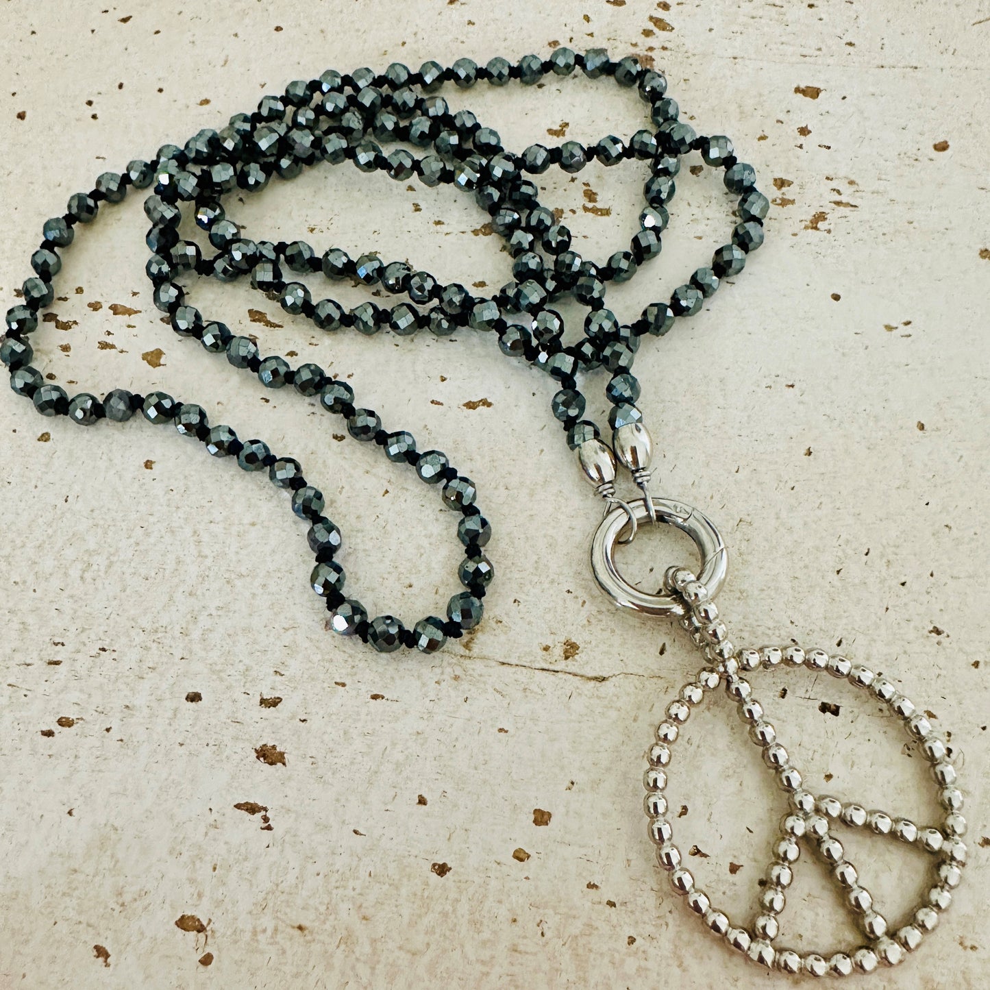 "Peace" mit Hämatit Edelsteinkette