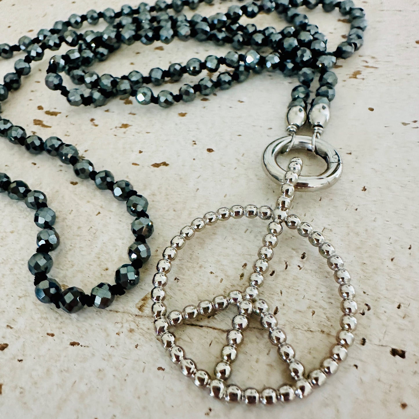 "Peace" mit Hämatit Edelsteinkette