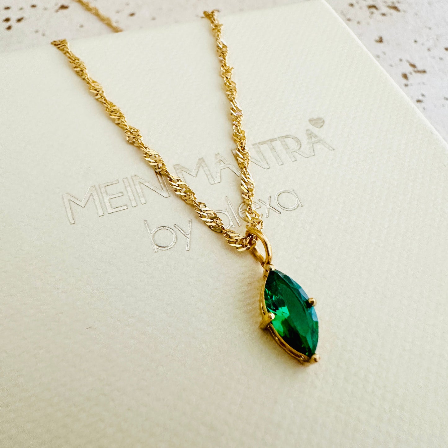 Geburtsstein Mai mit Wellenkette