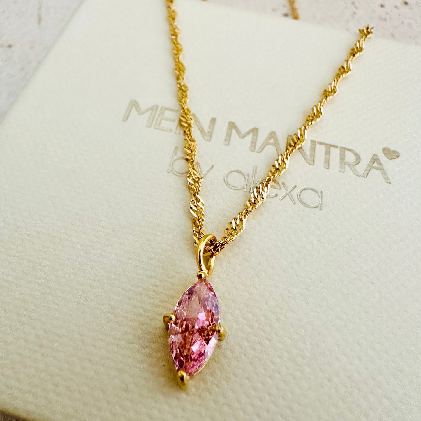 Geburtsstein Oktober mit Wellenkette