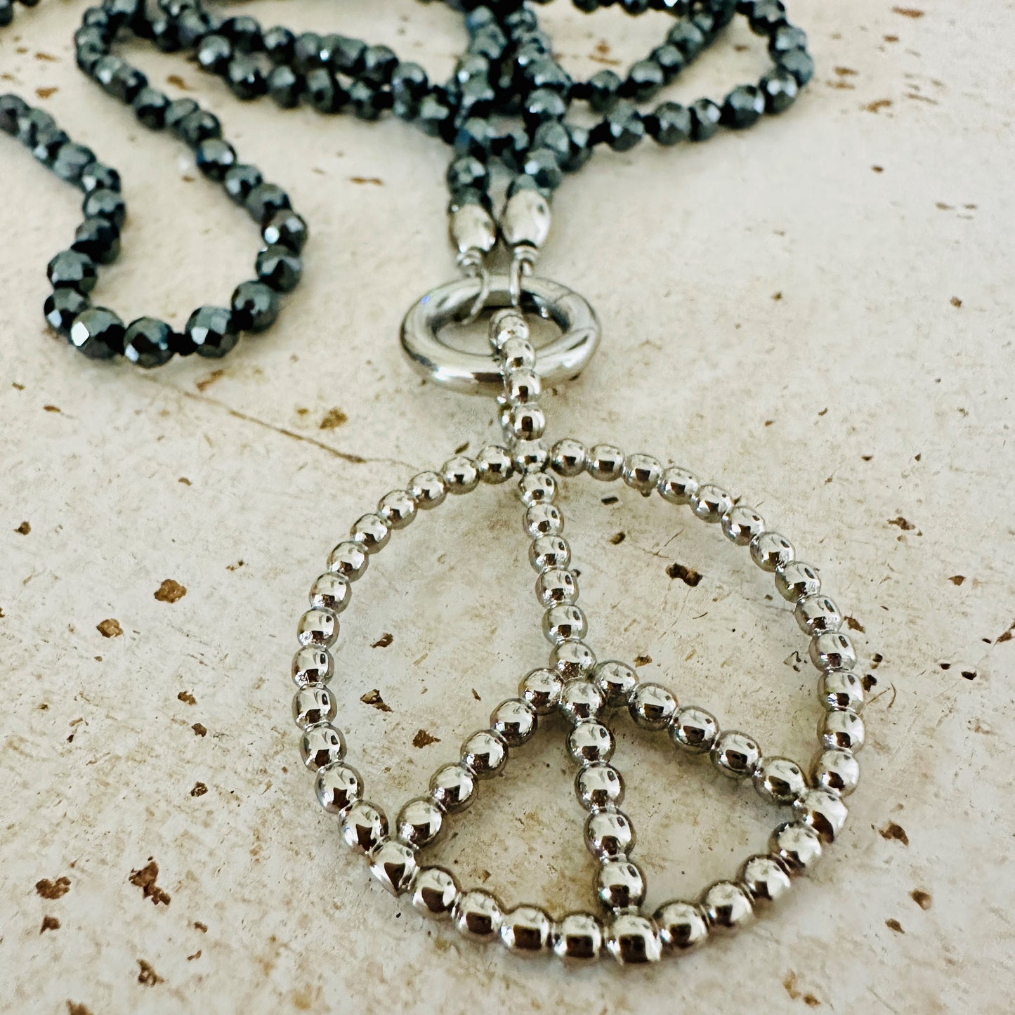 "Peace" mit Hämatit Edelsteinkette
