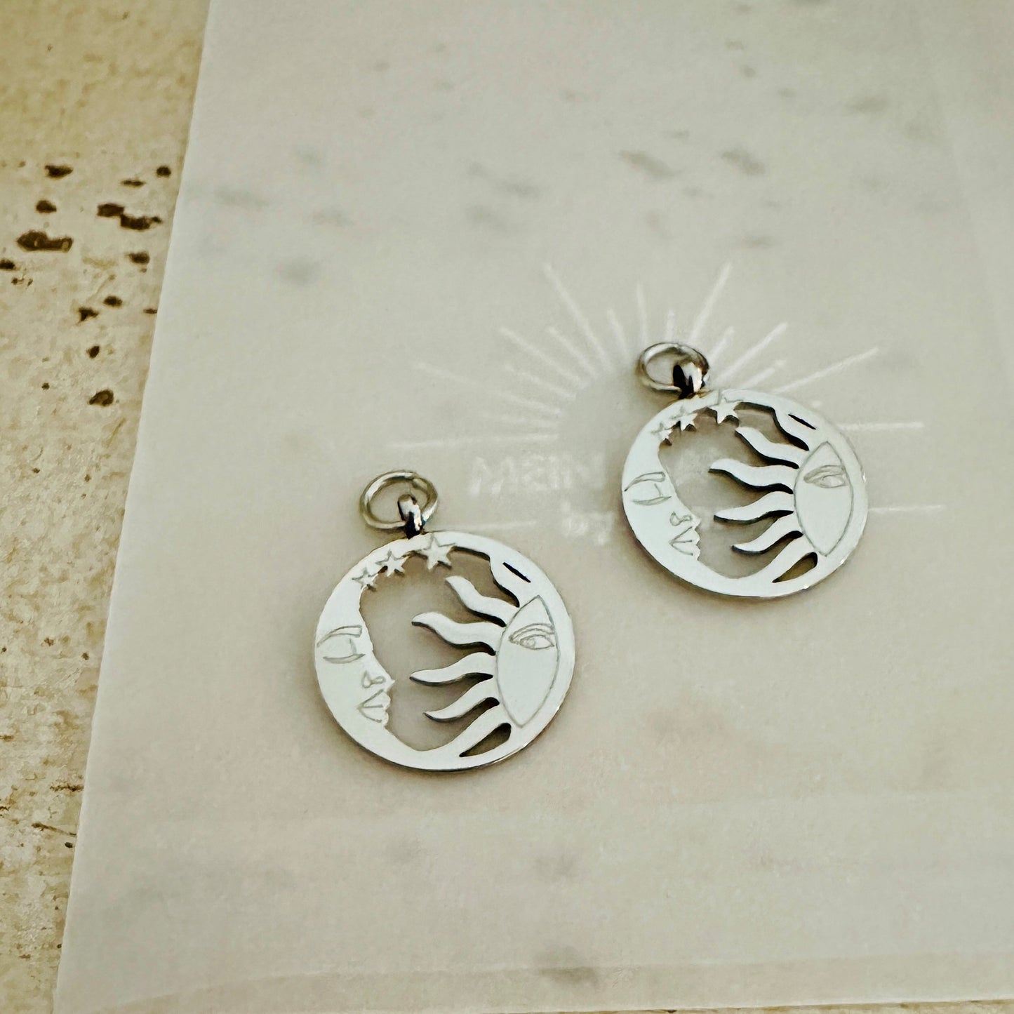 Sonne Mond Sternen mit Gravur Charms