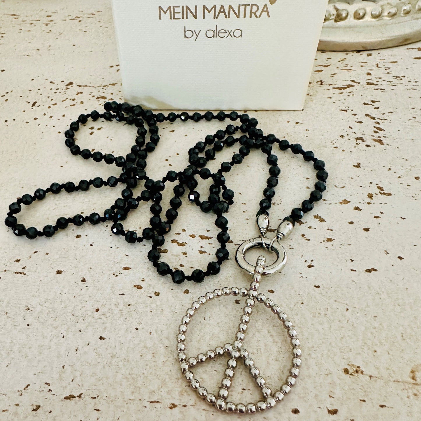 "Peace" mit Spinell Edelsteinkette
