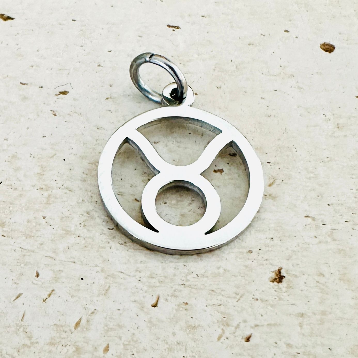 Charm Sternzeichen Stier