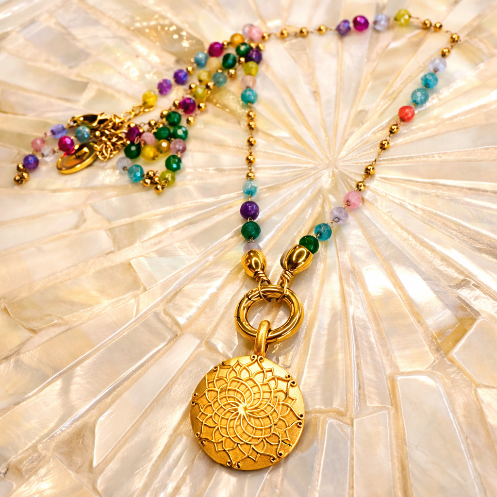 Edelsteinkette Chalcedon Hellbunt - Mandala "GRENZENLOS. STILL. STARK."