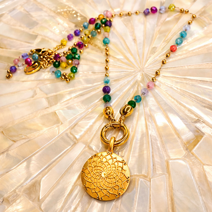 Edelsteinkette Chalcedon Hellbunt - Mandala "GRENZENLOS. STILL. STARK."