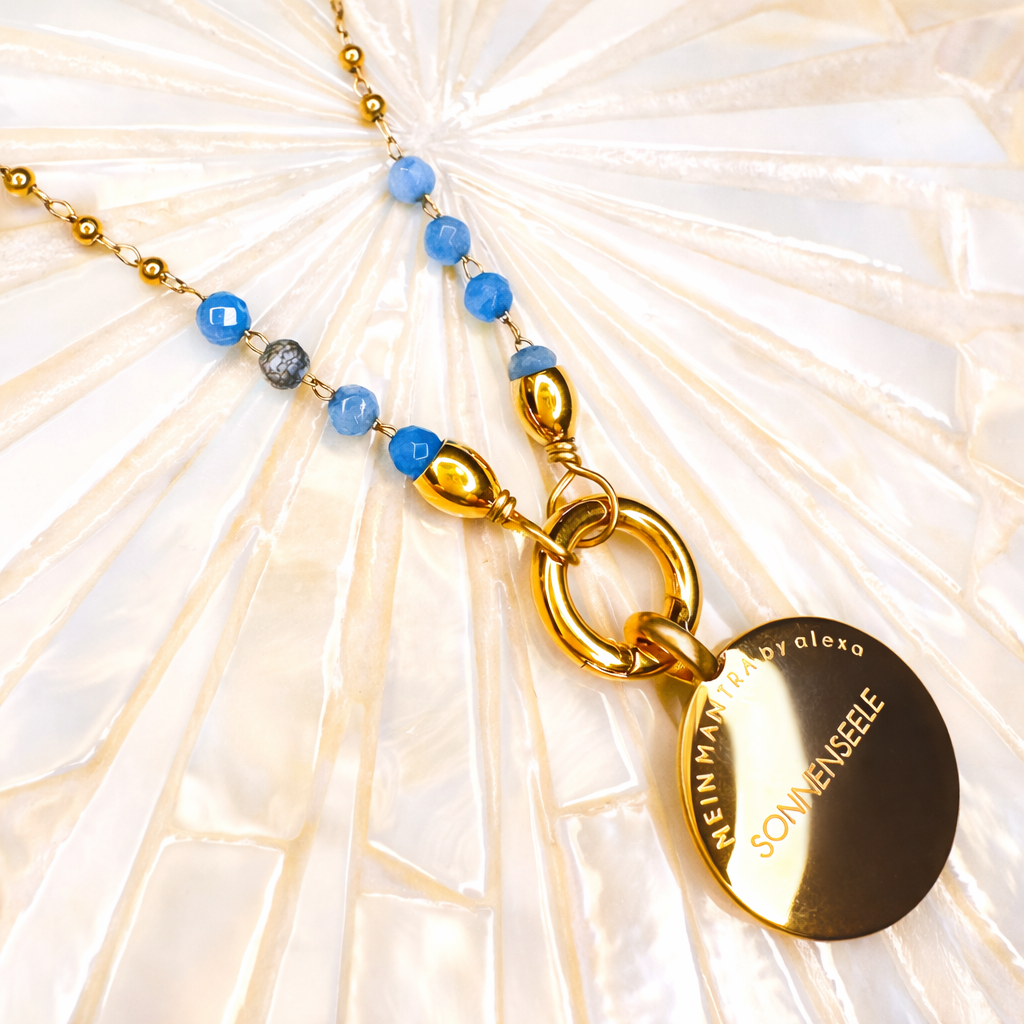 Edelsteinkette Chalcedon Blau - Mandala "GRENZENLOS. STILL. STARK."