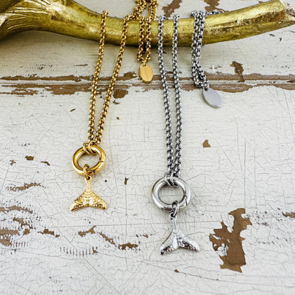Charmkette mit Karabiner mit Walflossen Charm