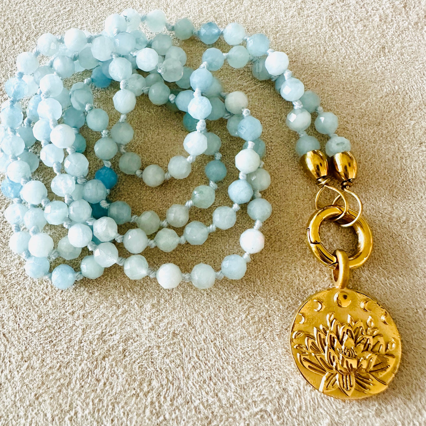 Edelsteinkette Aquamarin - Mandala "Ich Vertraue"