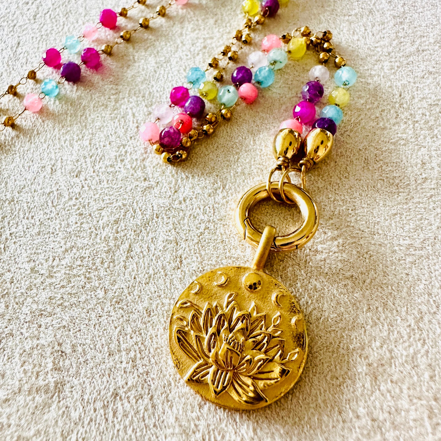 Edelsteinkette Chalcedon Hellbunt - Mandala "Ich Vertraue"