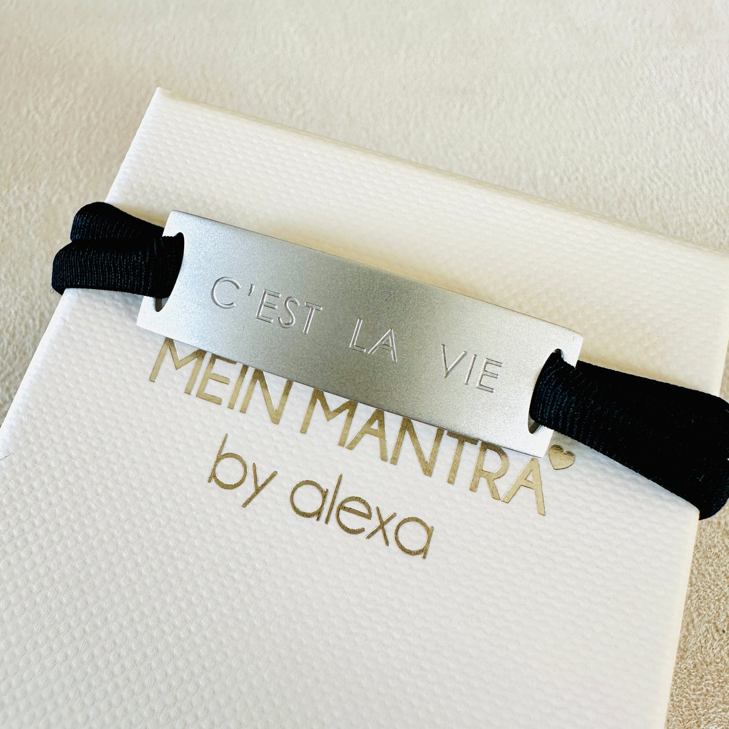 Feel Free 2.0 Armband - C'EST LA VIE