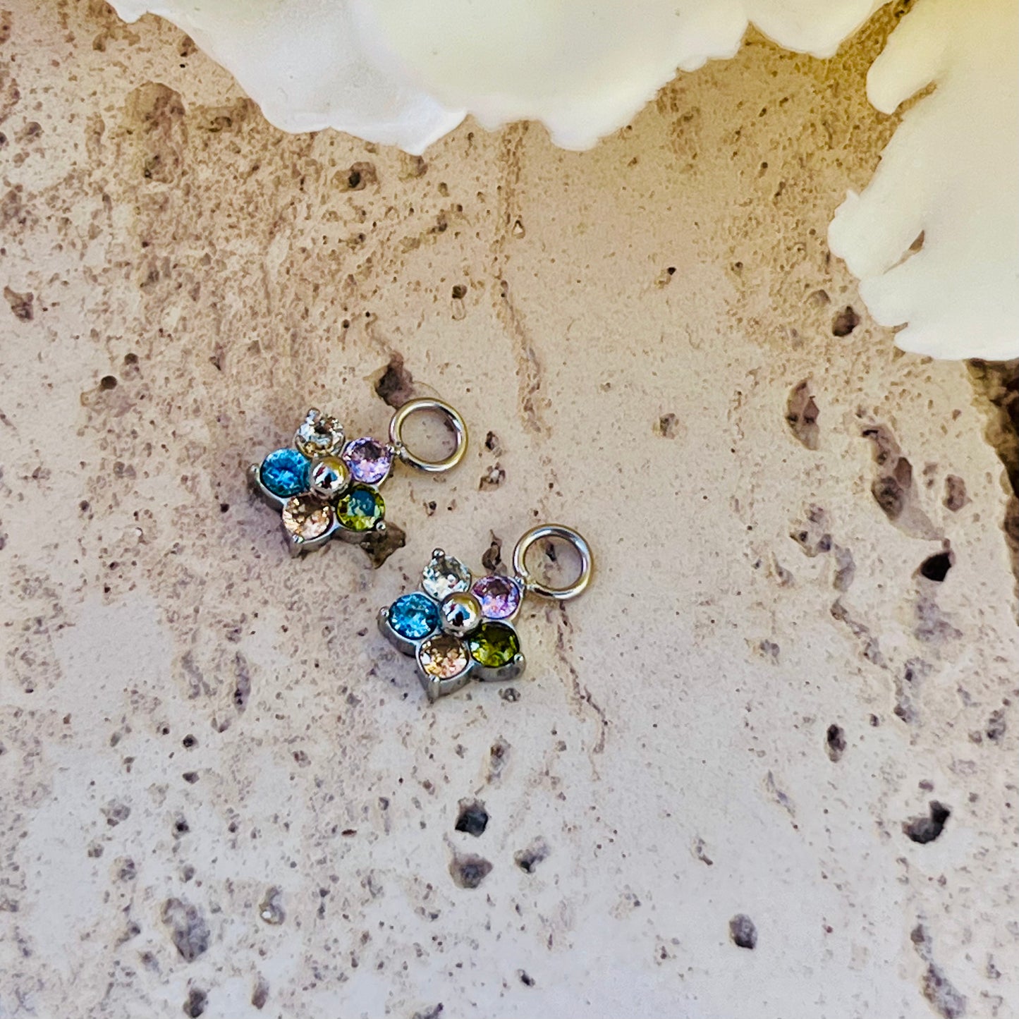 Bunte Blüten-Charms für Hoops mit CZ Zirkonia