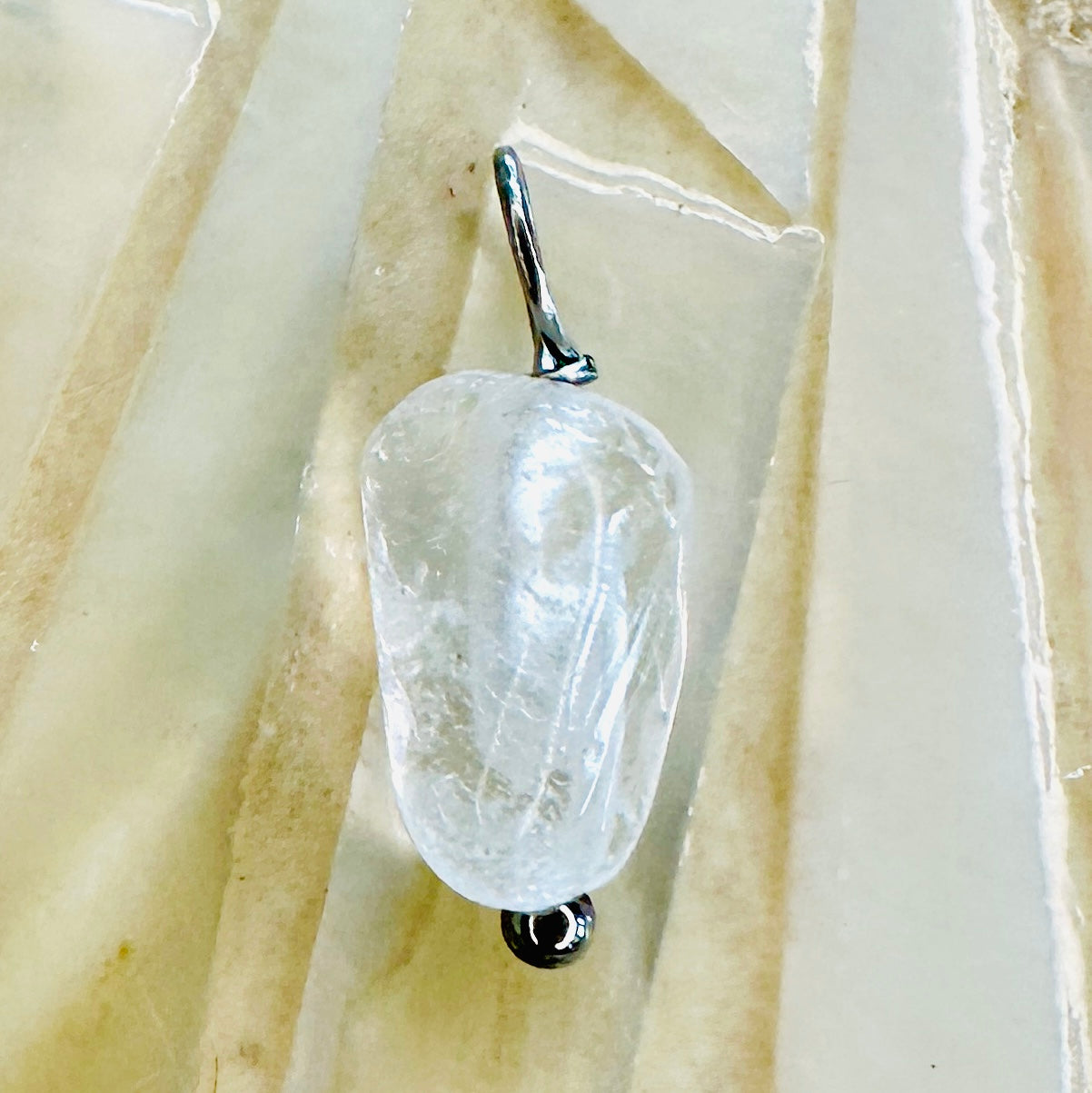 Edelsteincharm Geburtsstein April - Bergkristall