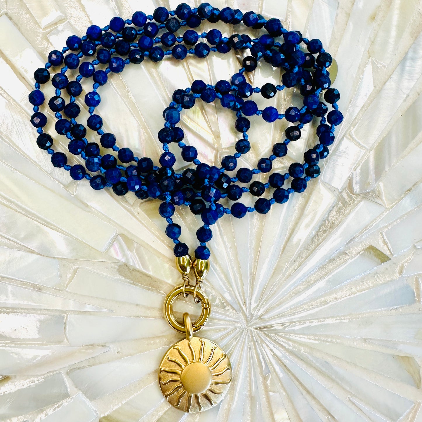 Edelsteinkette Lapislazuli - Mandala "SONNENSEELE"