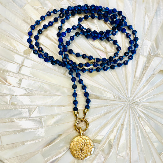 Edelsteinkette Lapislazuli - Mandala "GRENZENLOS. STILL. STARK."