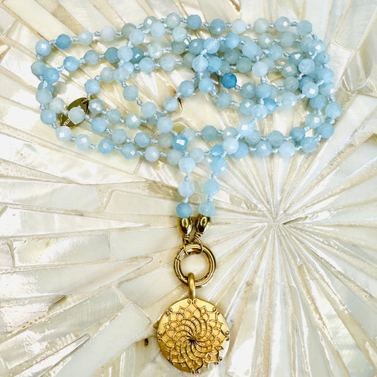 Edelsteinkette Aquamarin - Mandala "GRENZENLOS. STILL. STARK."