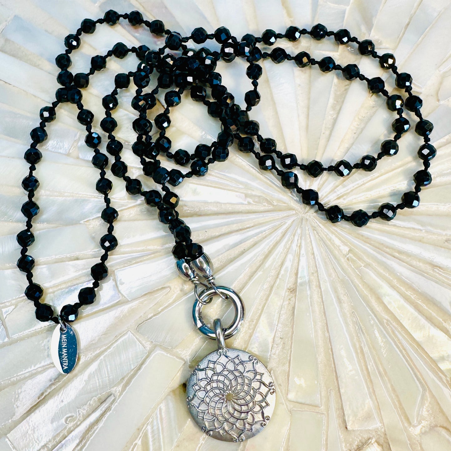 Edelsteinkette Spinell - Mandala "GRENZENLOS. STILL. STARK."