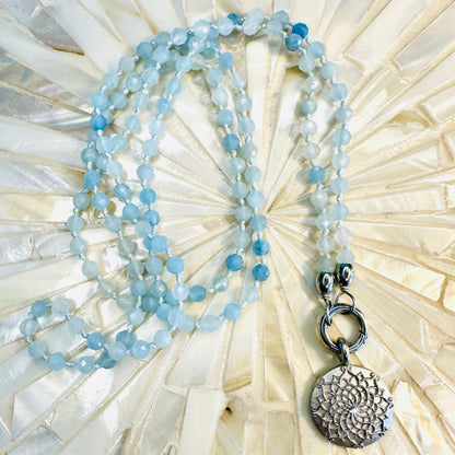 Edelsteinkette Aquamarin - Mandala "GRENZENLOS. STILL. STARK."