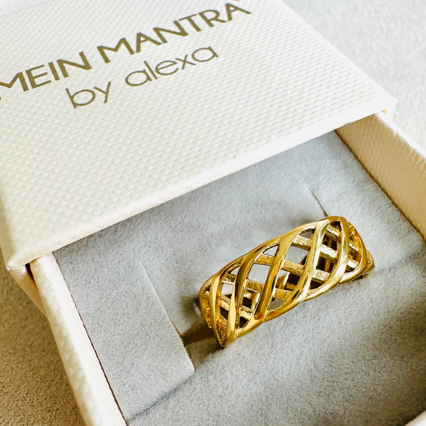 "Cocoon" Ring