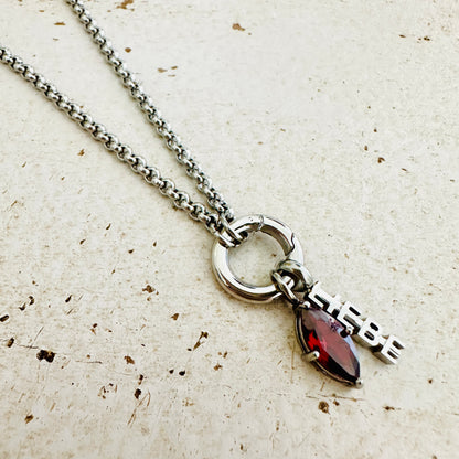 Charmkette mit Karabiner mit LIEBE und Geburtstein Januar Charm