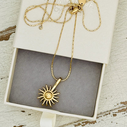 Sonne mit gehämmerter Kette