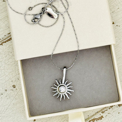 Sonne mit gehämmerter Kette