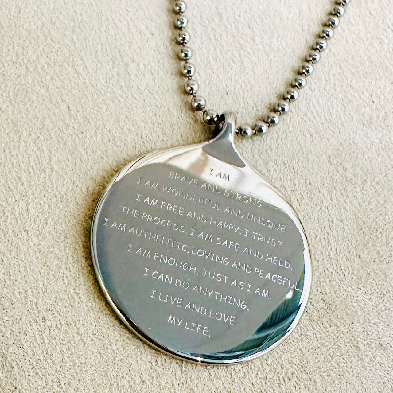 "I AM" Anhänger mit Kugelkette