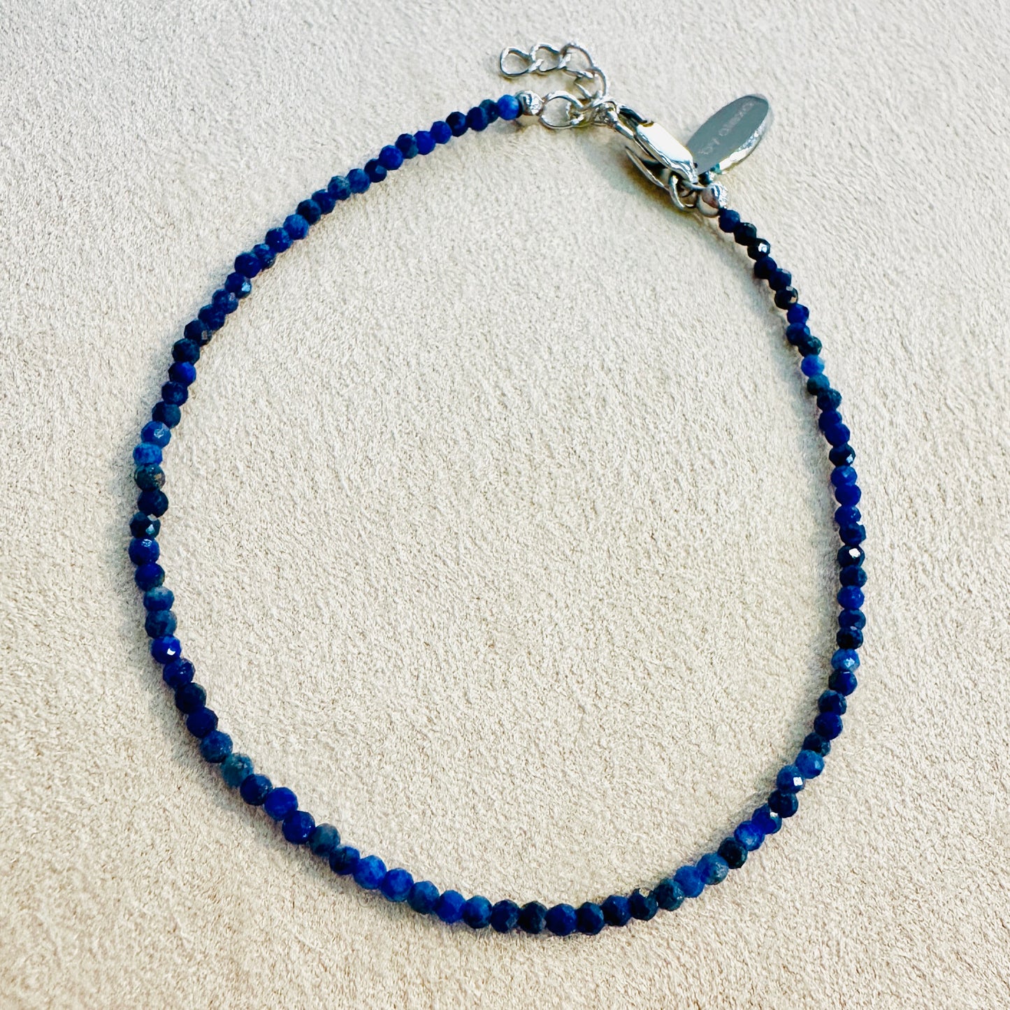 Tiny Treasure- Edelsteinarmkette Lapislazuli