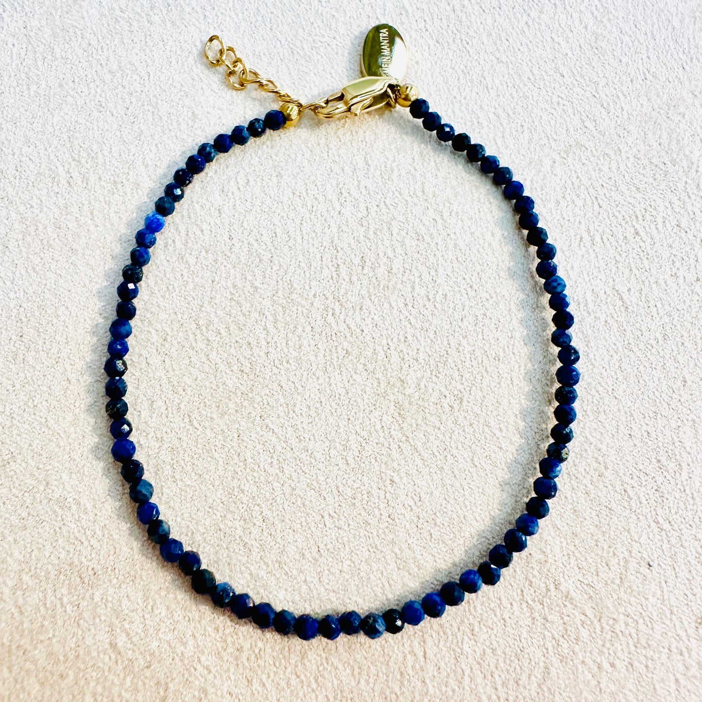 Tiny Treasure- Edelsteinarmkette Lapislazuli