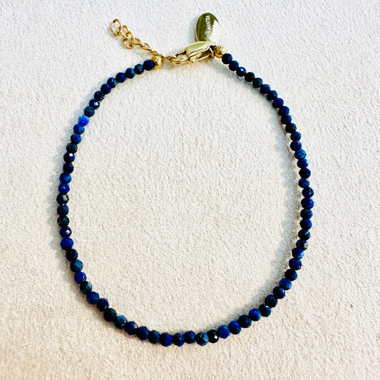 Tiny Treasure- Edelsteinarmkette Lapislazuli